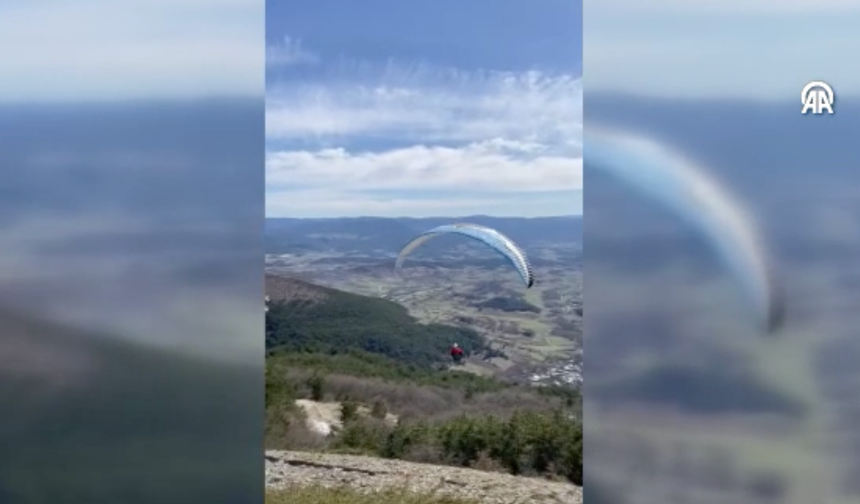 Paraşütü tutkunu Abant'ta atlayış yaptı