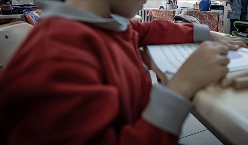 Bakan Tekin duyurdu: Okullarda forma zorunluluğu geri mi geliyor?
