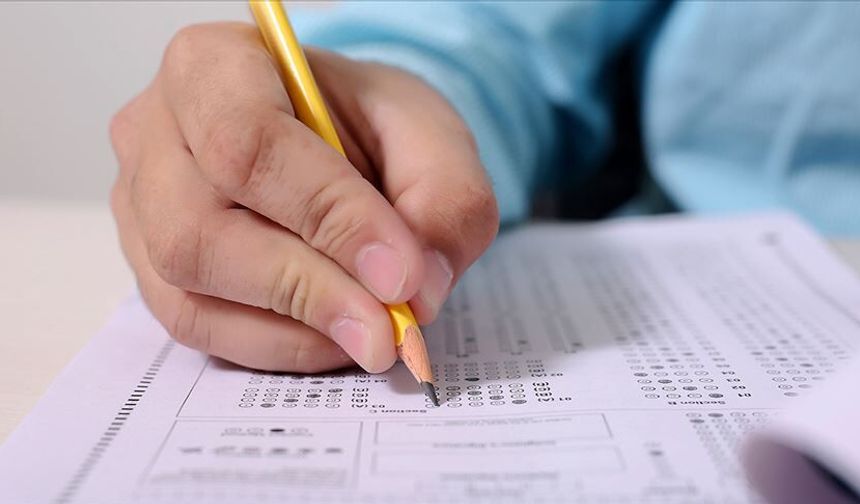 Anadolu Üniversitesi AÖF kayıt yenileme ne zaman başlıyor? 2026-2027 AÖF kayıt yenileme tarihleri, ücreti ve ders seçimi