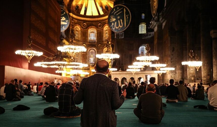 Cuma namazı saati 14 Ağustos 2026 belli oldu mu, İstanbul, Ankara ve İzmir’de cuma namazı kaçta?
