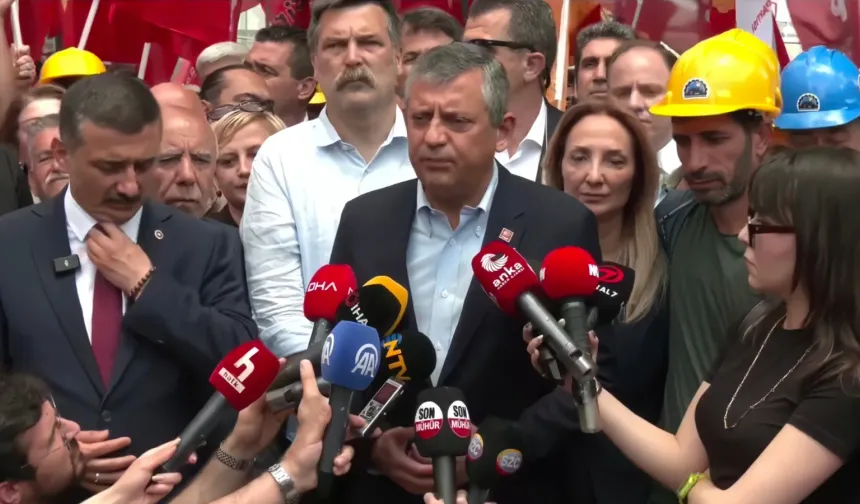 Özgür Özel’den Yıldızlar Holding önünde eylem yapan madencilere destek: "105 madenci şu anda abluka altında"
