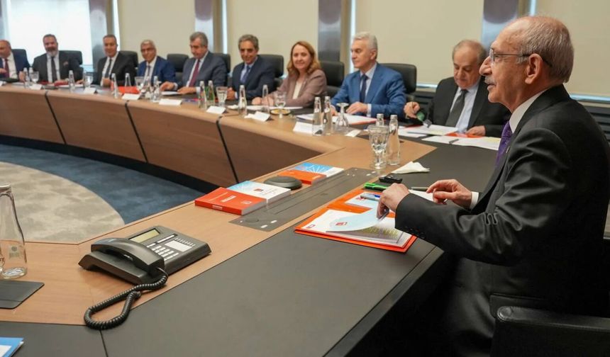 CHP’de Özgür Çelik dahil çok sayıda il başkanı disipline sevk edildi, yönetimler feshedildi