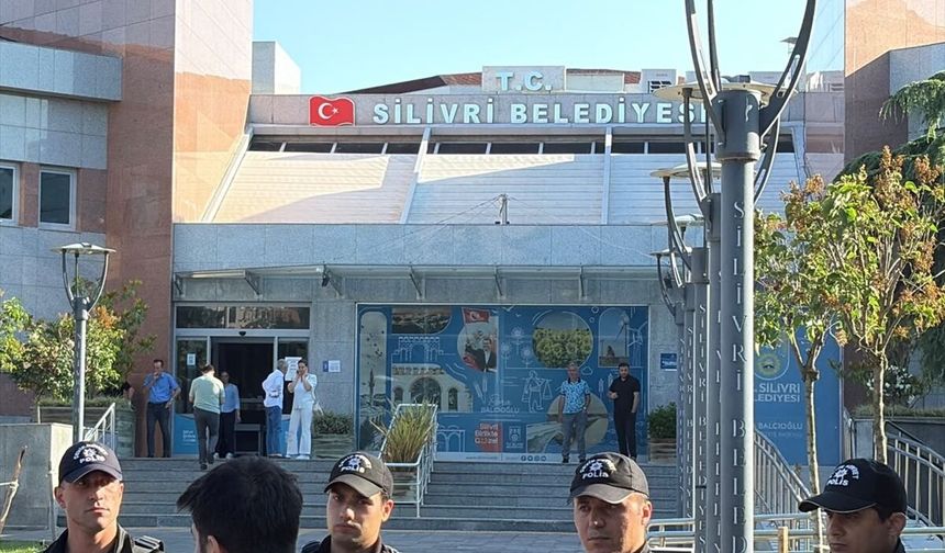 Silivri Belediyesi'ne operasyon sonrası Belediye Başkanı Bora Balcıoğlu dahil 10 kişi tutuklandı