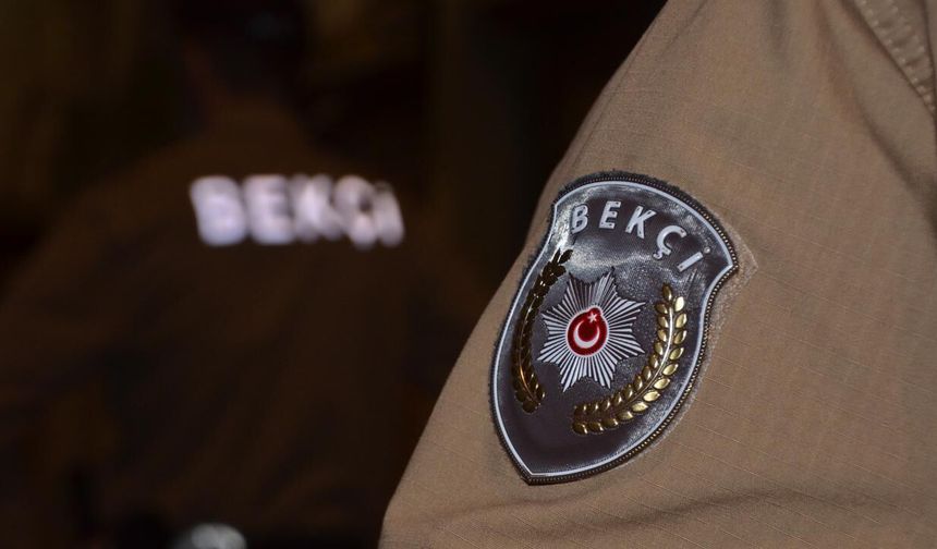 Ankara'da elinde bıçakla arkadaşını kovalayan kişiyi bekçi etkisiz hale getirdi