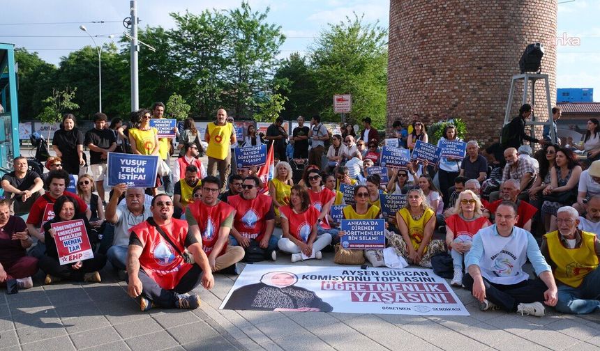 Eskişehir'deki eğitimcilerden Ankara'daki öğretmenlerin nöbetine destek