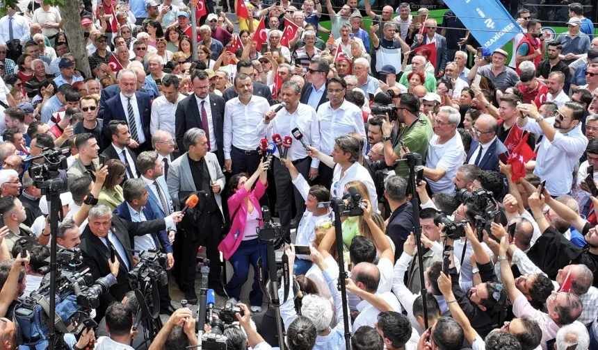 ABP Lideri Bedri Yalçın'ın "86 milletvekili" iddiasına Özgür Özel'den yanıt geldi