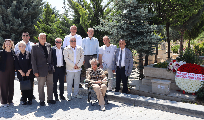 Cüneyt Arcayürek vefatının 11. yıl dönümünde kabri başında anıldı