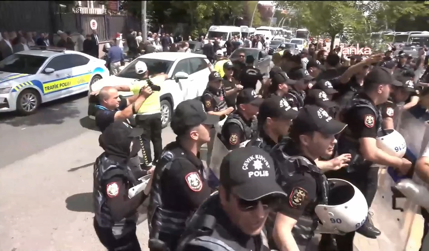 TBMM Dikmen Kapısı önünde CHP'liler arasında arbede yaşandı