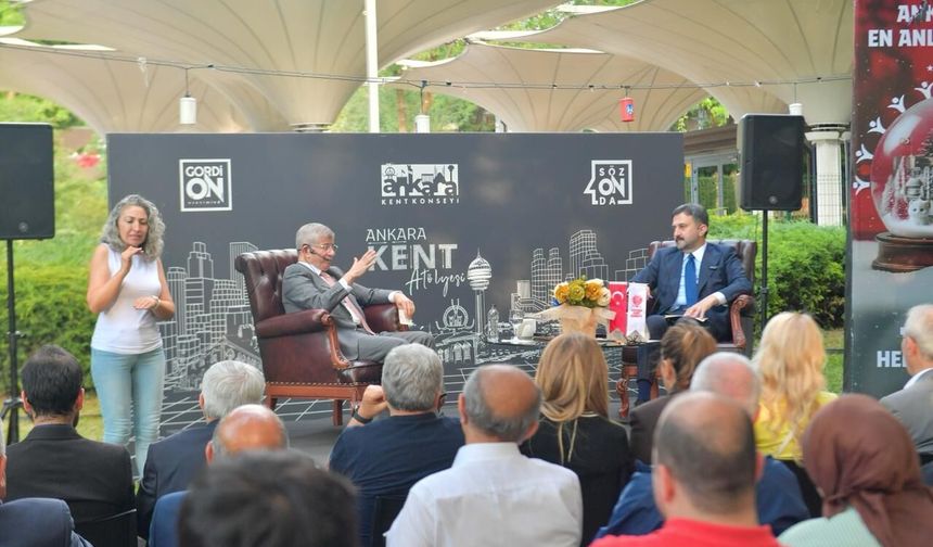 Ankara Kent Konseyi söyleşilerinin konuğu Ahmet Davutoğlu oldu