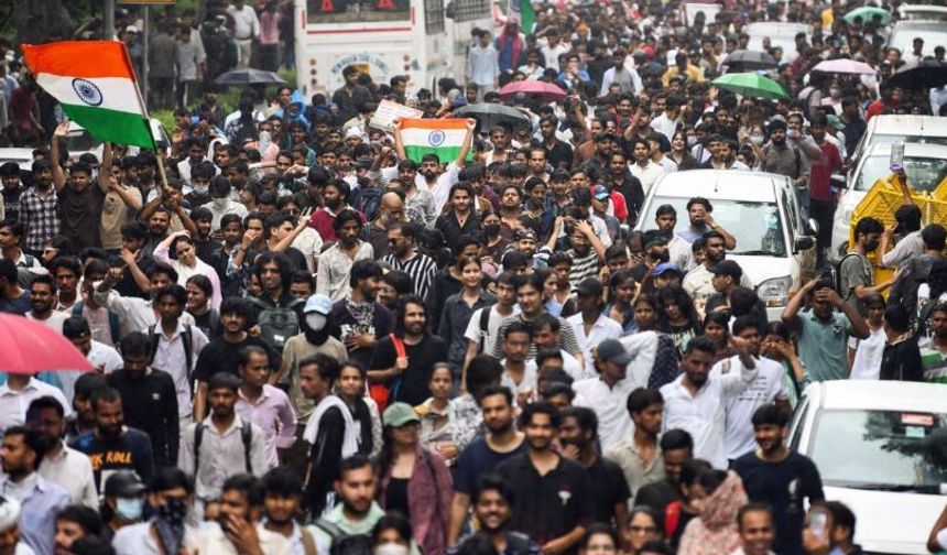 Hindistan'da sınav skandalı istifa getirdi: Eğitim bakanı görevinden ayrıldı