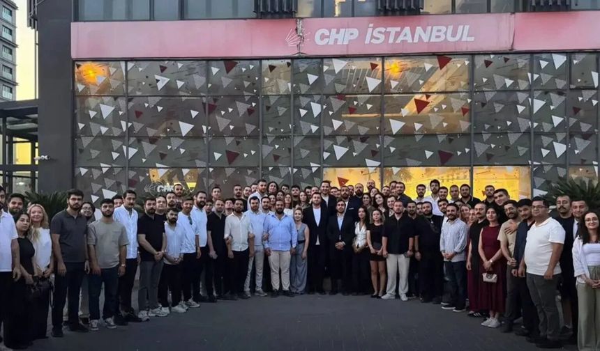 CHP İstanbul Gençlik Kolları yönetimi istifa ederek Yeni Parti'ye katıldı