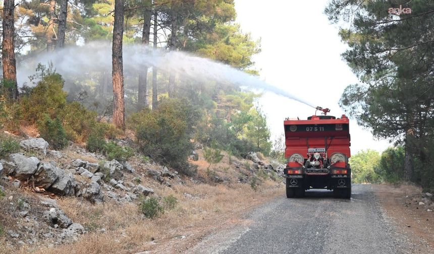 Akseki’deki orman yangınına ekiplerin havadan ve karadan müdahalesi devam ediyor