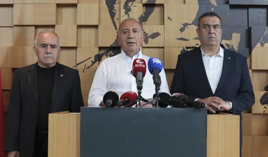 Gazeteci Yavuz Oğhan, Gürsel Tekin hakkında suç duyurusunda bulundu