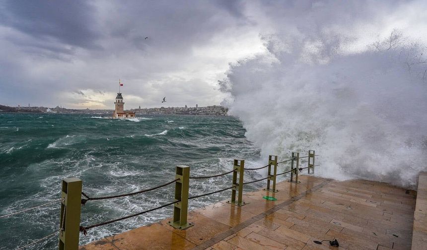 İstanbul Valiliği'nden fırtına ve sağanak yağış uyarısı