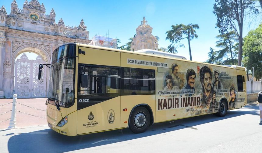 İETT’nin hazırladığı Kadir İnanır için 'saygı otobüsü' İstanbul yollarında