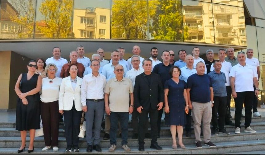 Aydın'da 10 Belediye Başkanı CHP'den istifa ederek YENİ Parti'ye katıldı