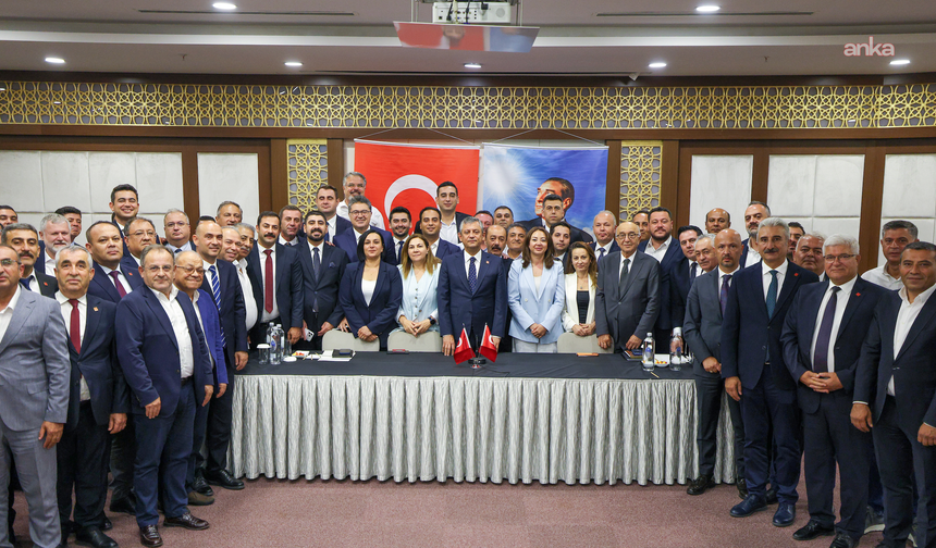 Özgür Özel, il başkanlarıyla buluştu: Türkiye’de yeni bir yapı inşa ediliyor
