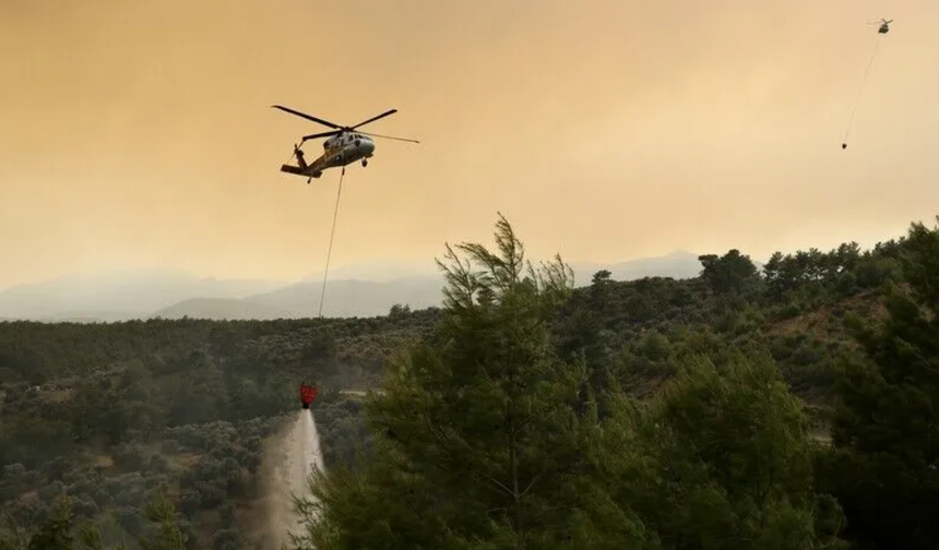 İzmir Buca’da orman yangınına havadan ve karadan müdahale ediliyor