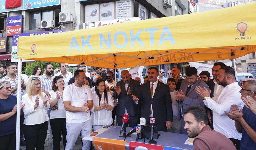 İzmir'de CHP ve diğer partilerden 500 kişi AKP'ye geçti