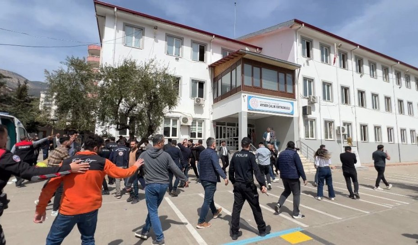 Financial Times Türkiye’deki gençlik şiddetini mercek altına aldı: Ekonomik güvensizlik, çeteleşme ve gelecek kaygısı