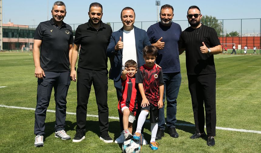 Minik Göktuğ’dan Gençlerbirliği’ne ziyaret