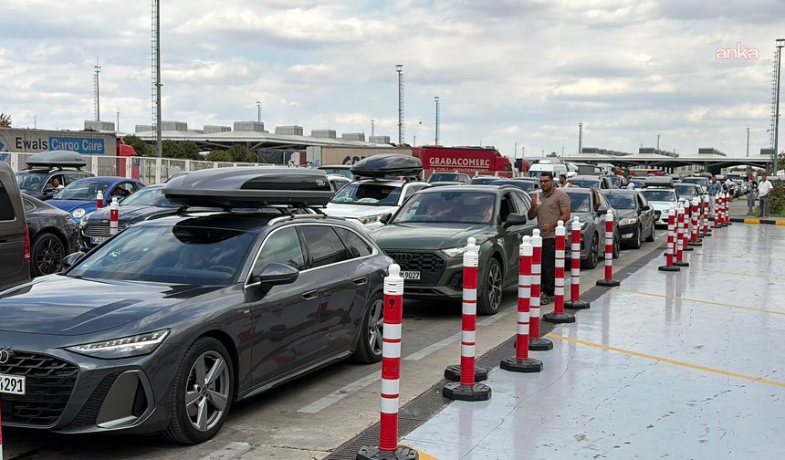 Kapıkule’de gurbetçi yoğunluğu rekor kırdı: 3 milyon 700 bin yolcu giriş-çıkış yaptı