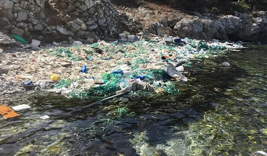 İthal edilen atık miktarı 640 bin tonu aştı: Akdeniz’de mikroplastik kirliliği ve atık ithalatı TBMM gündeminde