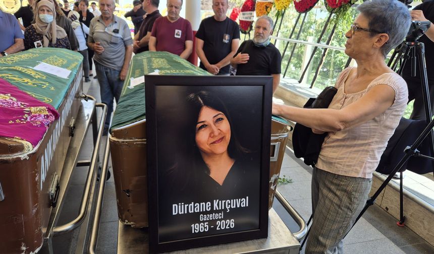 Meslektaşları Dürdane Kırçuval’ı son yolculuğuna uğurladı