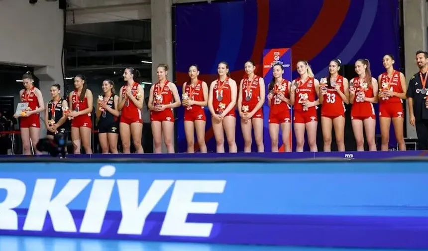 Türkiye 17 Yaş Altı Kadın Millî Voleybol Takımı dünya ikincisi oldu