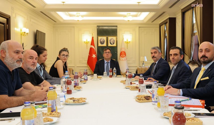 Adalet Peşinde Aileleri Platformu üyeleri, Bakan Yardımcısı Can Tuncay ile görüşerek adalet nöbetini sonlandırdı