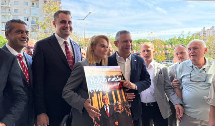 Özgür Özel İzmir'de ön seçim sandığı başında: "YENİ Parti'nin üye sayısı 723 bine ulaştı"