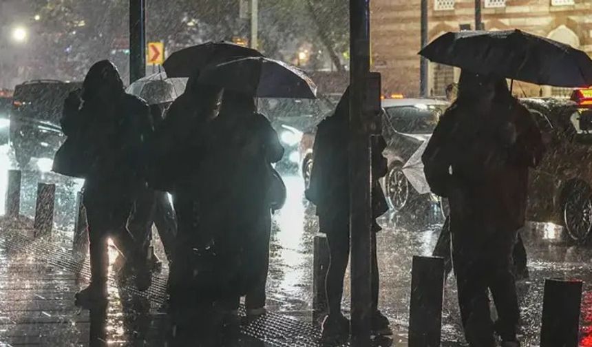 İstanbul’da rekor yağışın bilançosu açıklandı: 2 bin 518 ihbar, 8 bin personel sahada