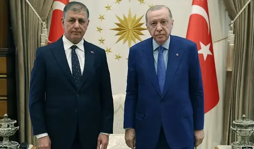 İzmir Büyükşehir Belediye Başkanı Cemil Tugay'dan “AKP'ye geçersen işçi çıkaracak mısın?” sorusuna yanıt