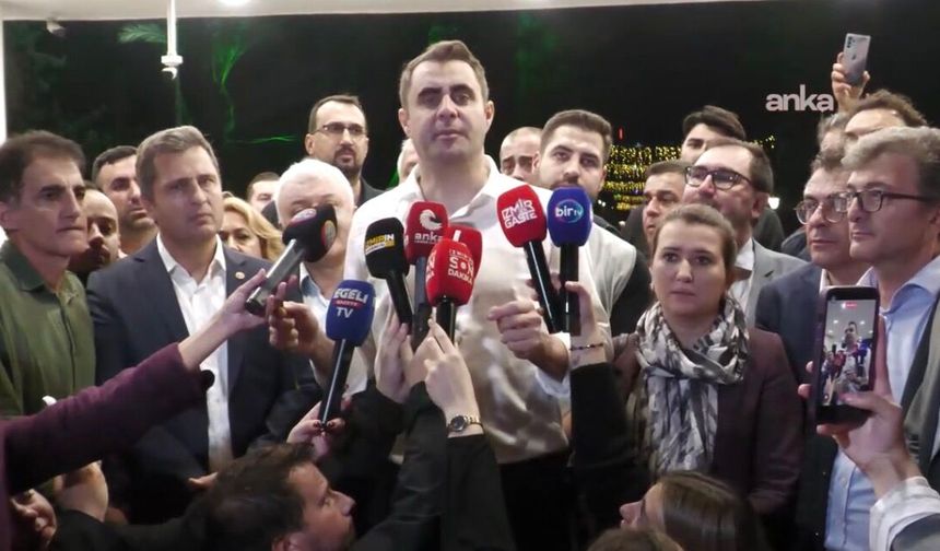 İzmir'de Cemil Tugay protestosunda İZBB'ye yürümek isteyen grupla polis arasında gerginlik yaşandı