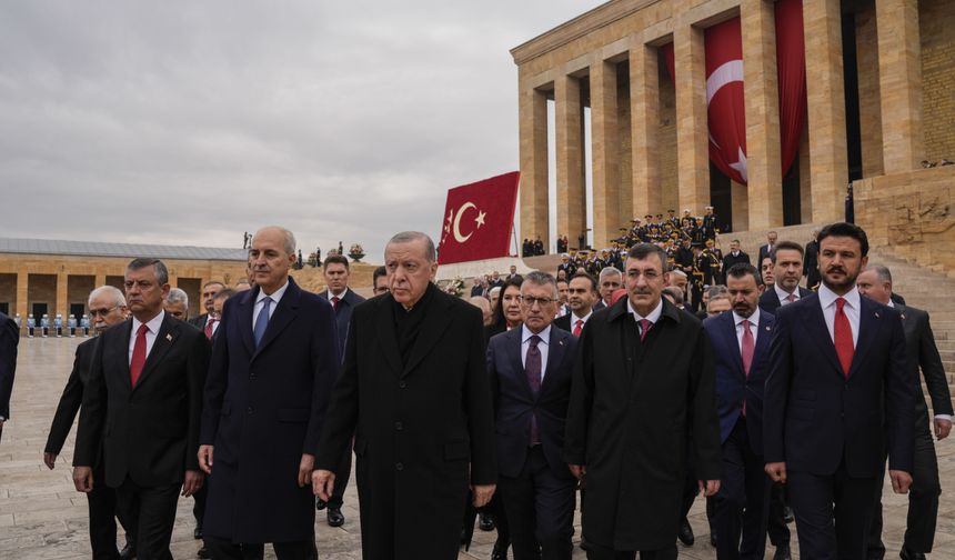 Cumhuriyet'in 103. yılında Erdoğan başkanlığındaki devlet erkanından Anıtkabir'e ziyaret