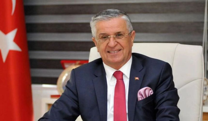Kemer Belediye Başkanı Necati Topaloğlu ve 8 meclis üyesi CHP’den istifa etti