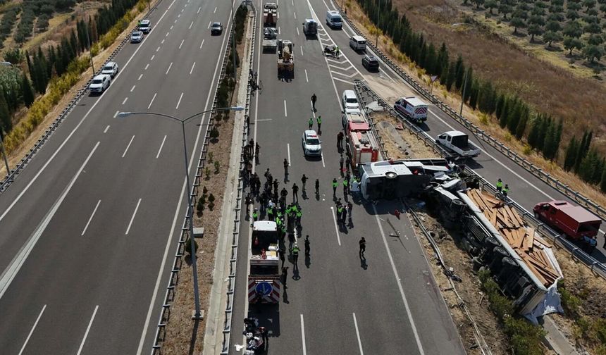 Manisa'da 11 kişinin öldüğü kazada 2 şoför tutuklandı