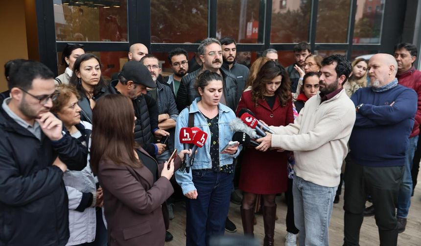 Gazetecilerden Halk TV önünde kayyım protestosu: “Hakikat susturulamaz”