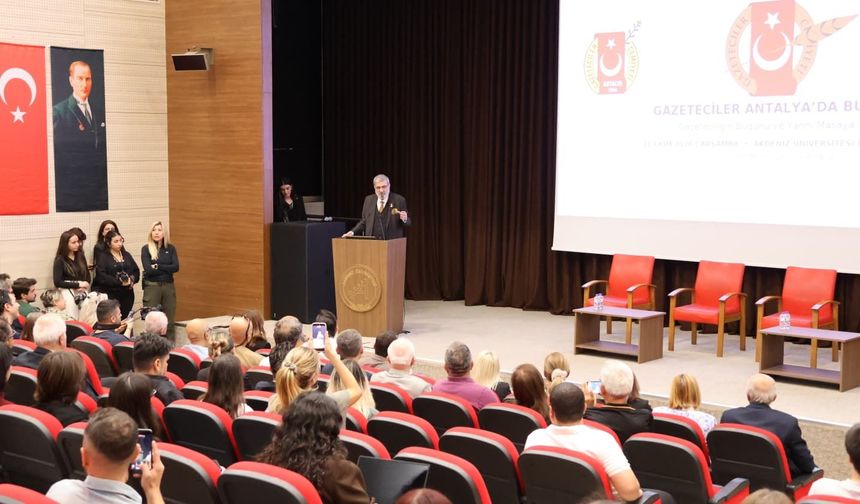 Gazeteciler Cemiyeti Antalya’da meslektaşları ve iletişim öğrencileriyle buluştu